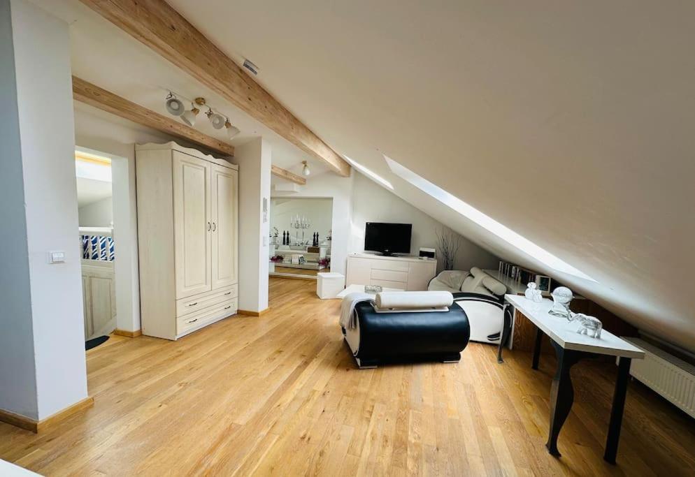 Schoene Dachgeschosswohnung Nahe Dem Mueggelsee Berlijn